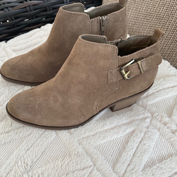NWT beige leather Sonoma boots,size 8. - Picture 1 of 10